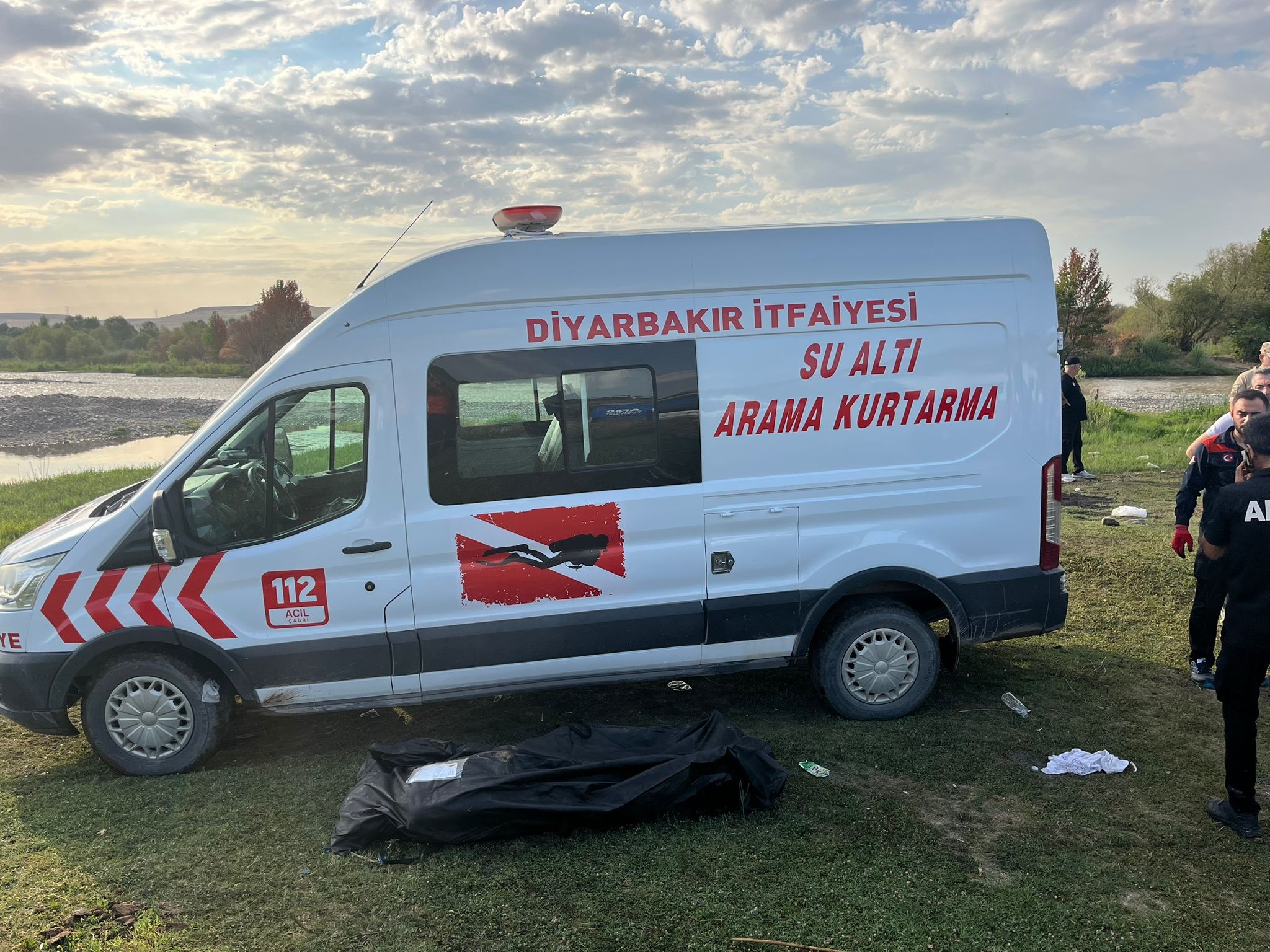 Diyarbakır'da Dicle Nehri'nde boğulma tehlikesi geçiren kardeşini ve yakınını kurtarmak