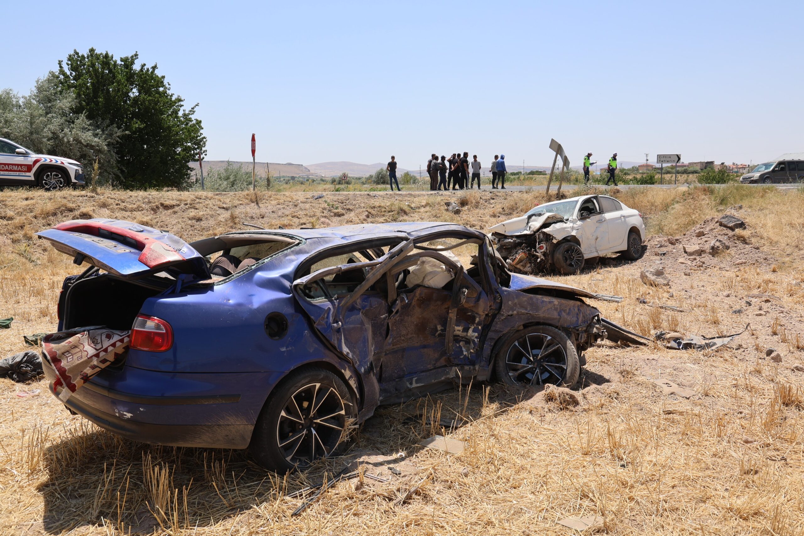 Nevşehir'de, bir kavşakta meydana gelen şiddetli trafik kazasında iki otomobil