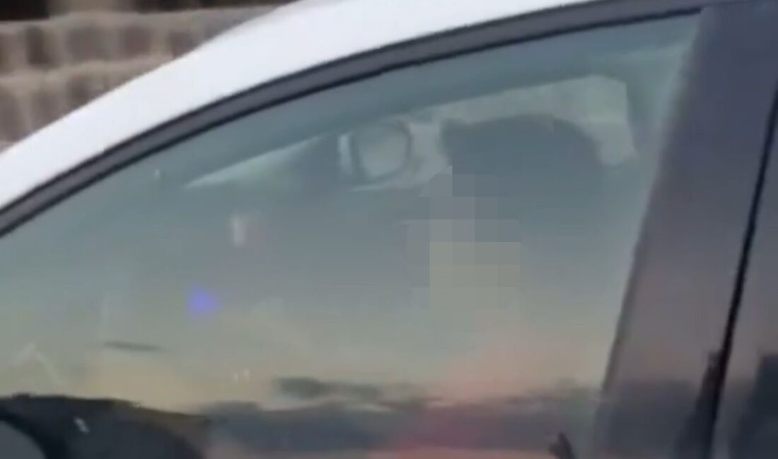 Gaziantep'te, küçük yaştaki çocuğuna otomobil kullandırırken başka bir sürücü tarafından
