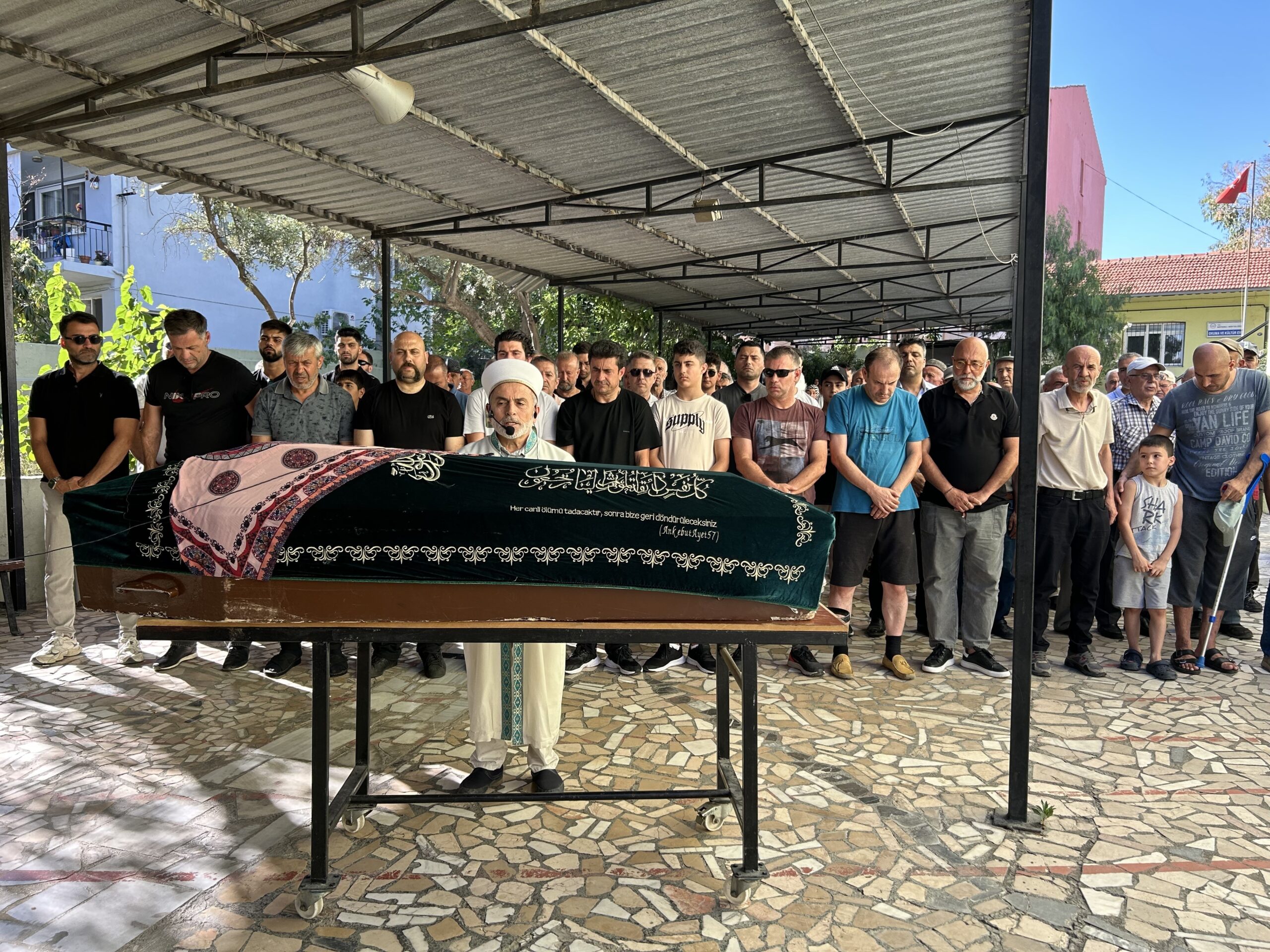  İzmir’in Karabağlar ilçesinde, 15 yaşındaki Hacer Çağla Çetinalp’in 168 yerinden