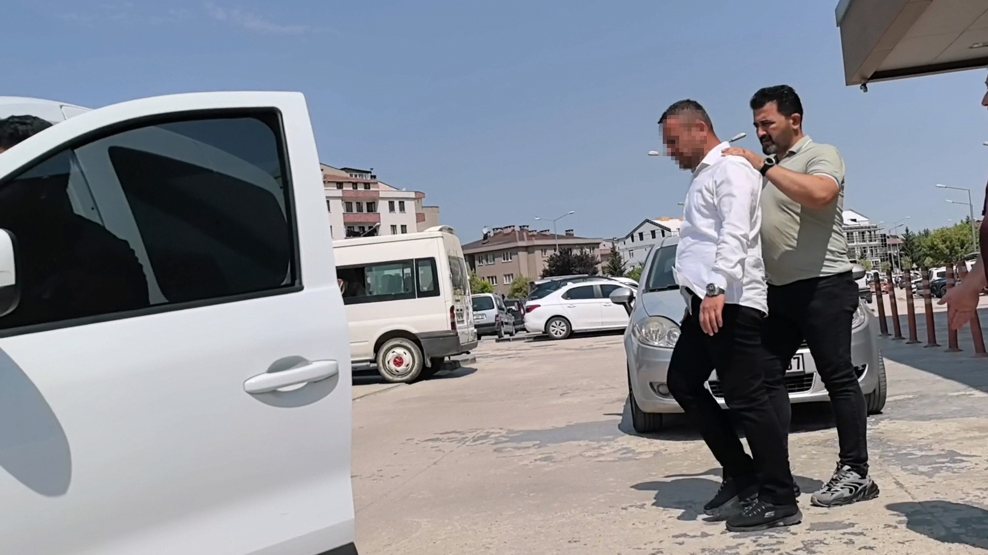 Bursa'nın İnegöl ilçesinde, sipariş ettiği pencereden memnun kalmadığı iddia edilen