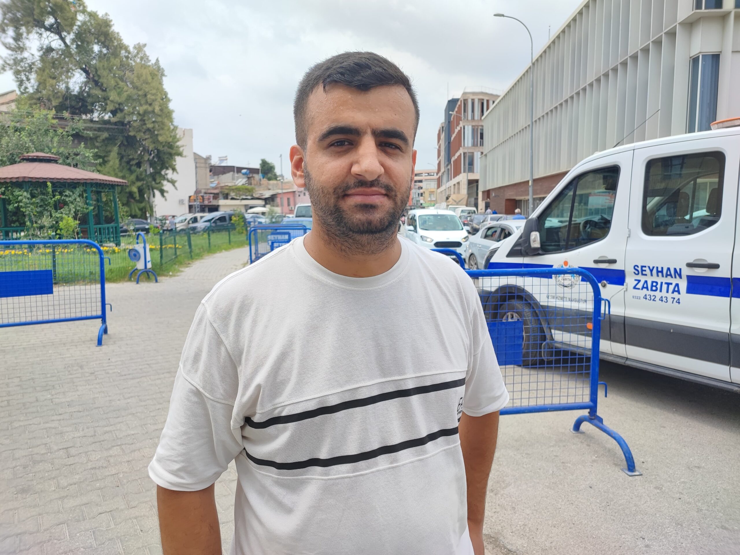 Adana'da bir bulvar üzerinde yaşanan ve kamera kayıtlarına yansıyan boğaz