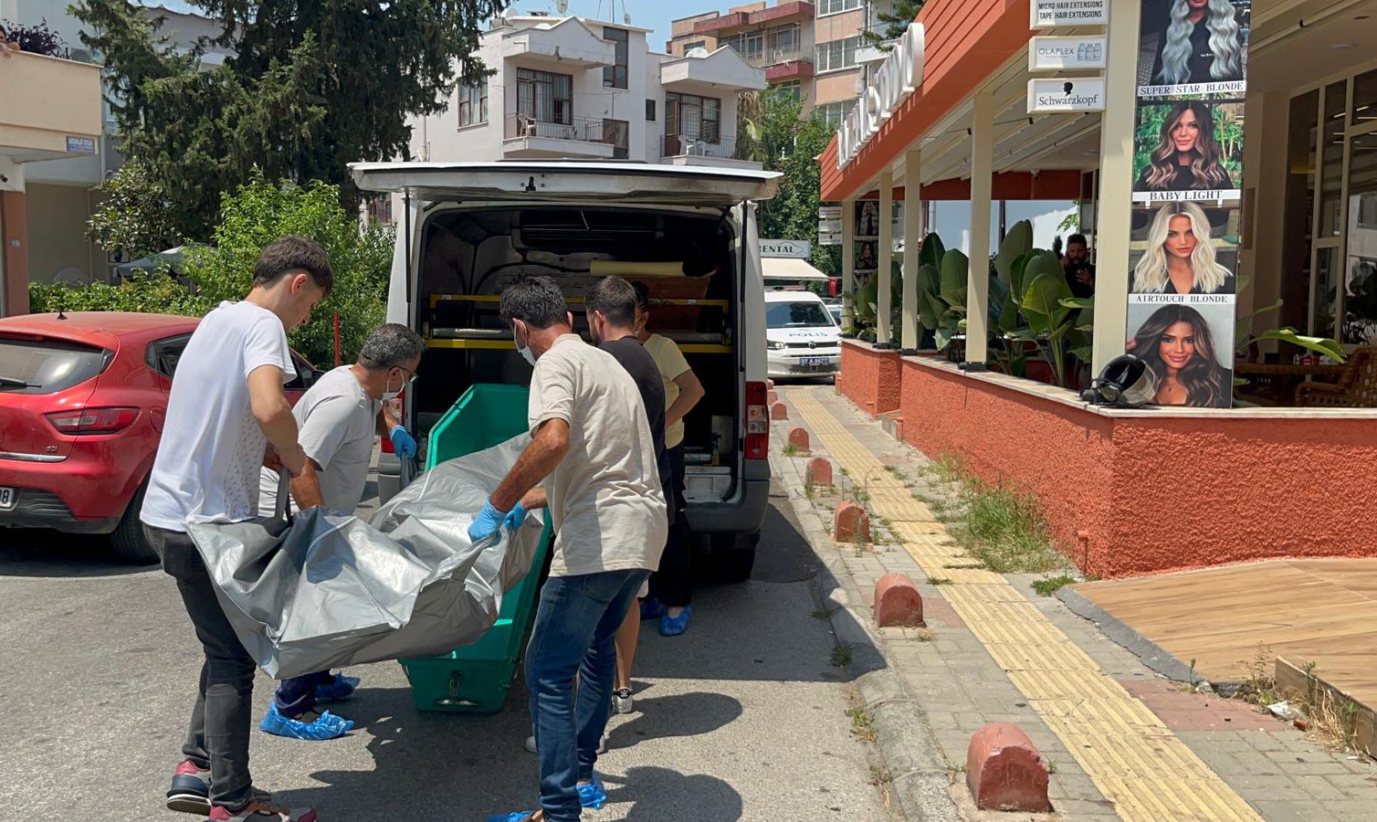 Antalya'nın Alanya ilçesinde 52 yaşındaki Kanada vatandaşı evinde ölü olarak