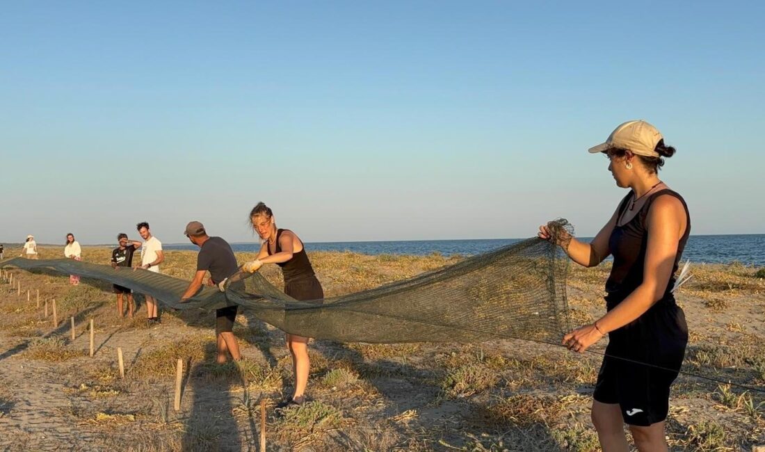 Mersin'in Kazanlı sahilinde, Avrupa Dayanışma Programı kapsamında bir araya gelen