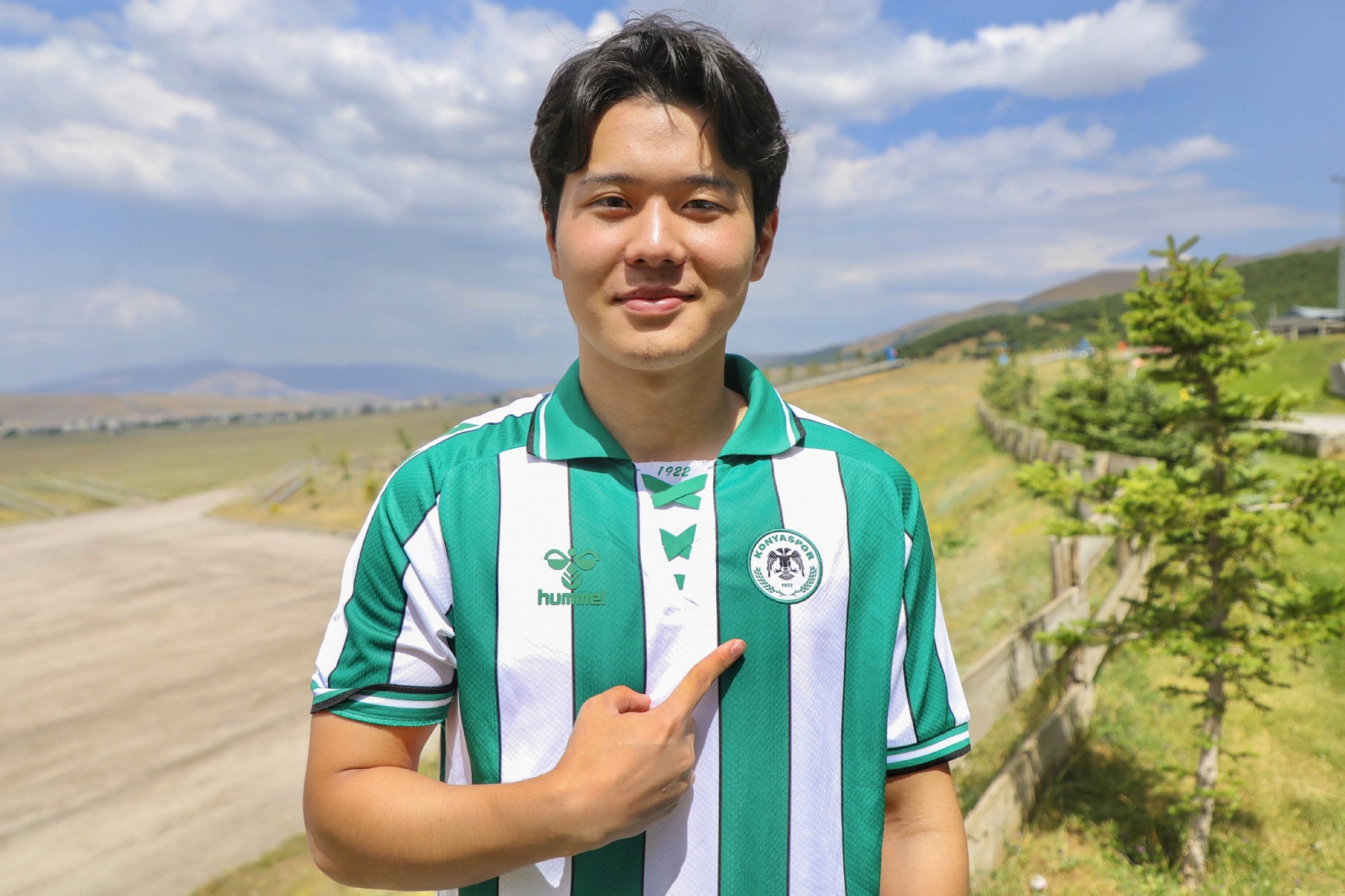 Konyaspor, transfer dönemindeki faaliyetleri kapsamında kadrosunu Güney Koreli orta saha