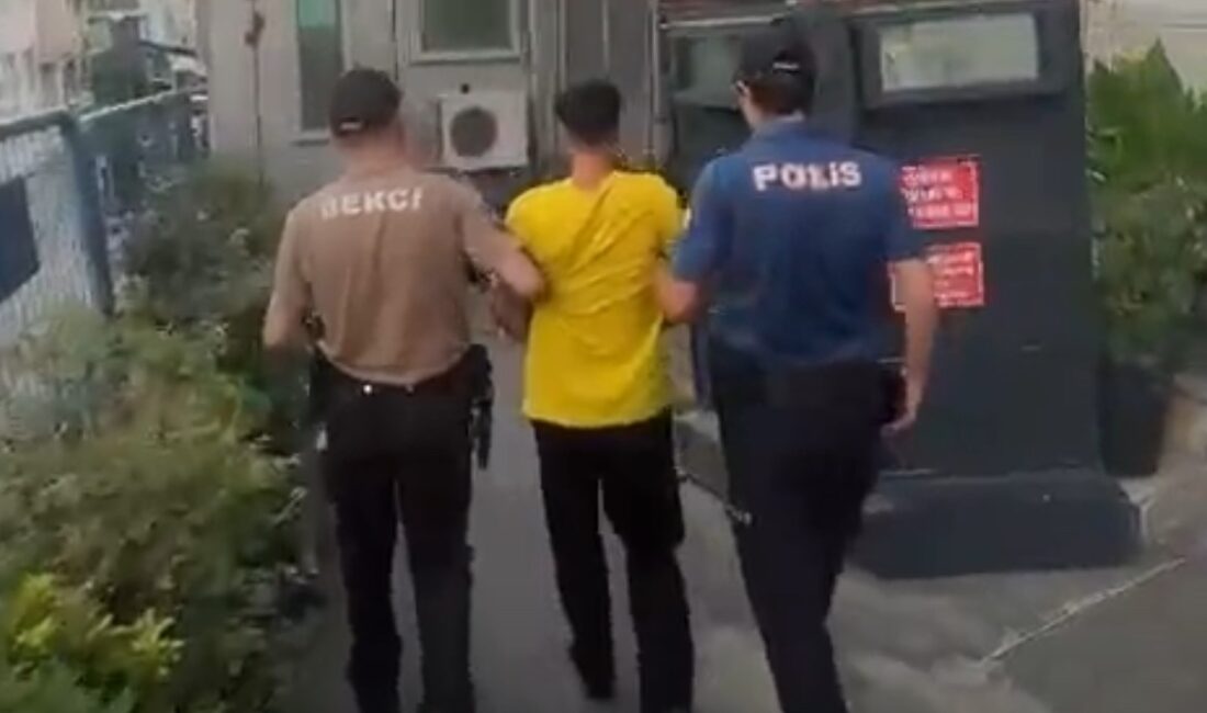 İzmir’in Konak ilçesinde devriye görevinde bulunan polis ekipleri, şüphe üzerine