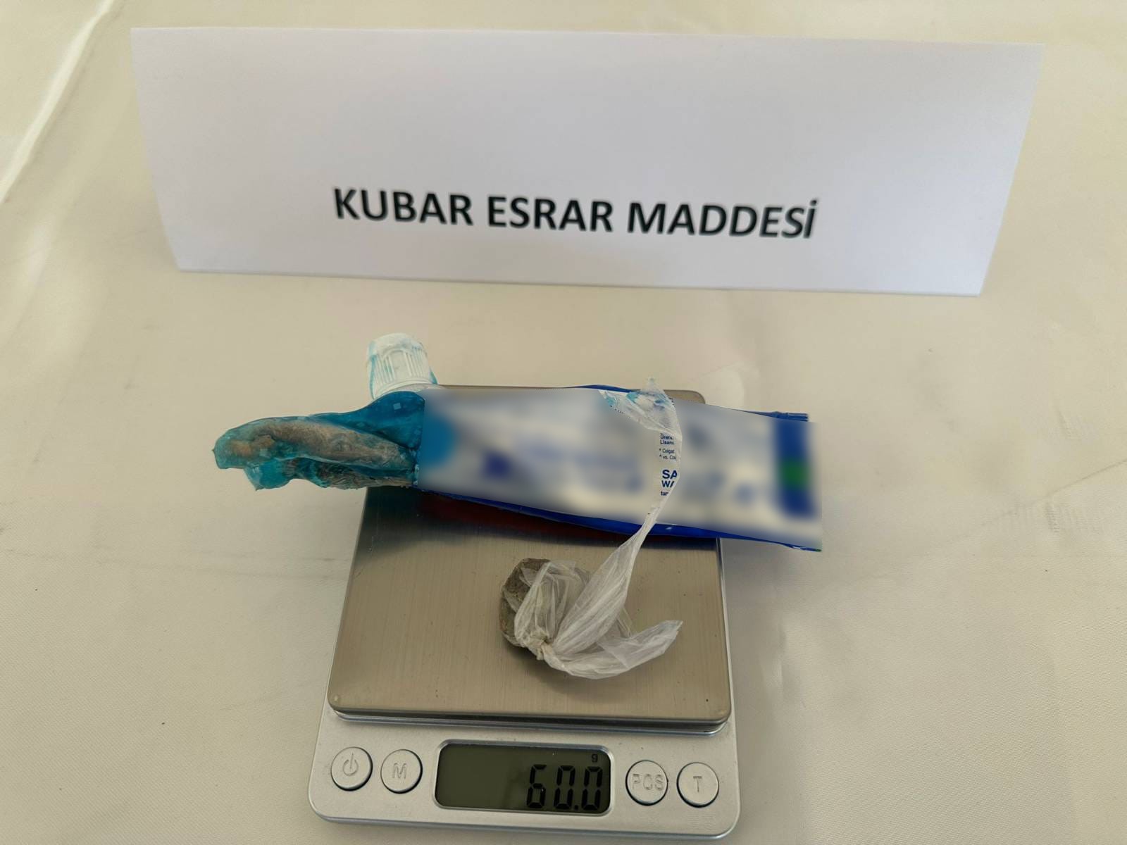 Elazığ'da, jandarma ekiplerinin gerçekleştirdiği yol kontrolü sırasında durdurulan bir araçtaki