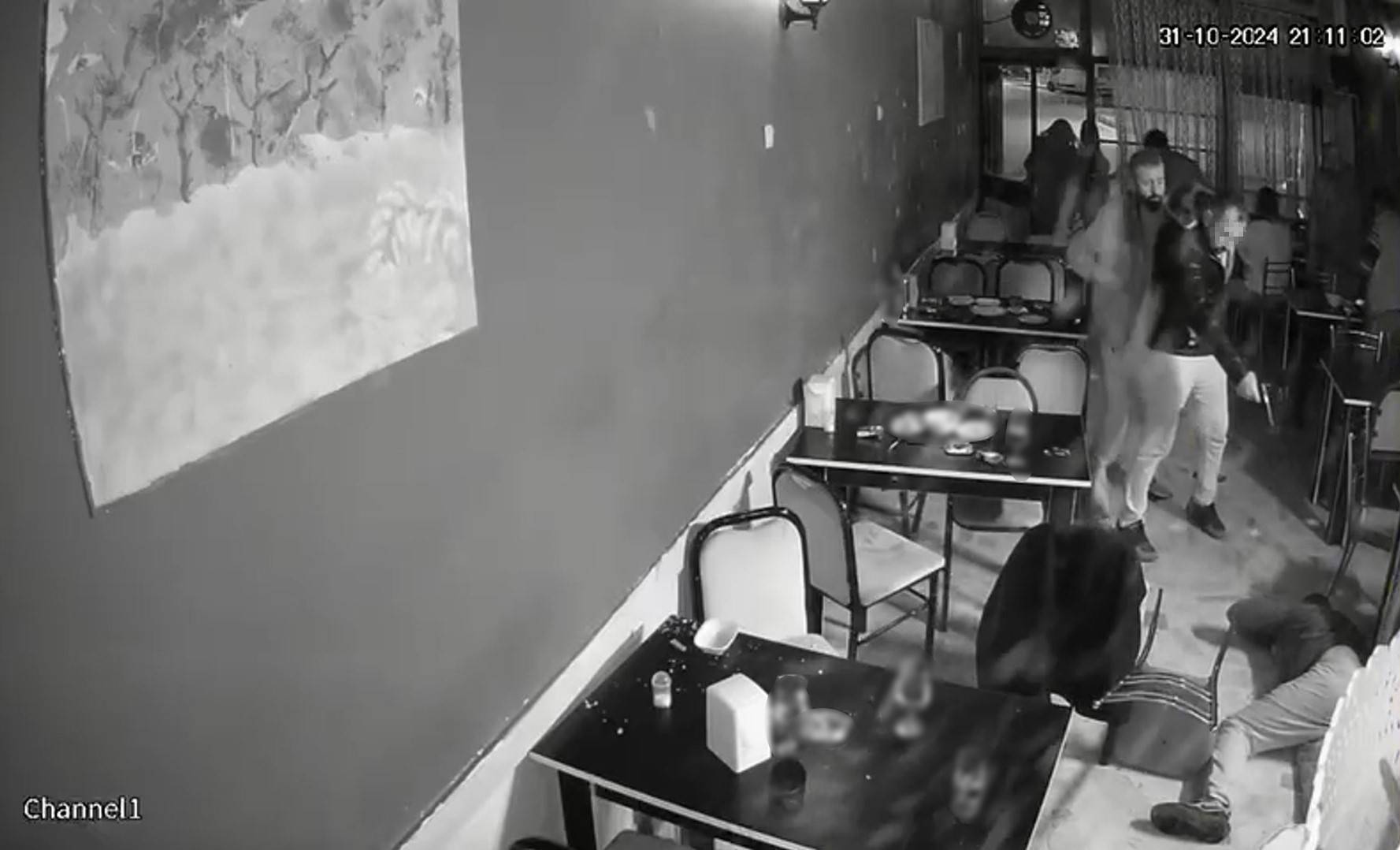 Burdur'da bir restoranda husumetlisini silahla vurarak öldürdüğü iddiasıyla yargılanan sanık,
