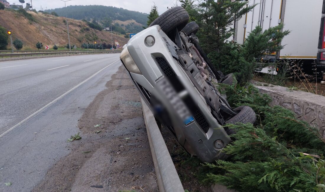 Samsun'da sabah saatlerinde meydana gelen trafik kazasında, kontrolden çıkarak bariyere