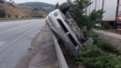 Samsun'da sabah saatlerinde meydana gelen trafik kazasında, kontrolden çıkarak bariyere
