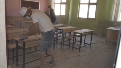 Diyarbakır'ın Eğil ilçesinde bulunan Alpaslan Anadolu Lisesi'nin idarecileri, yaz tatilini