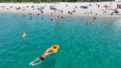 Antalya Büyükşehir Belediyesi, dünyaca ünlü Konyaaltı Sahili'nde boğulma vakalarına karşı