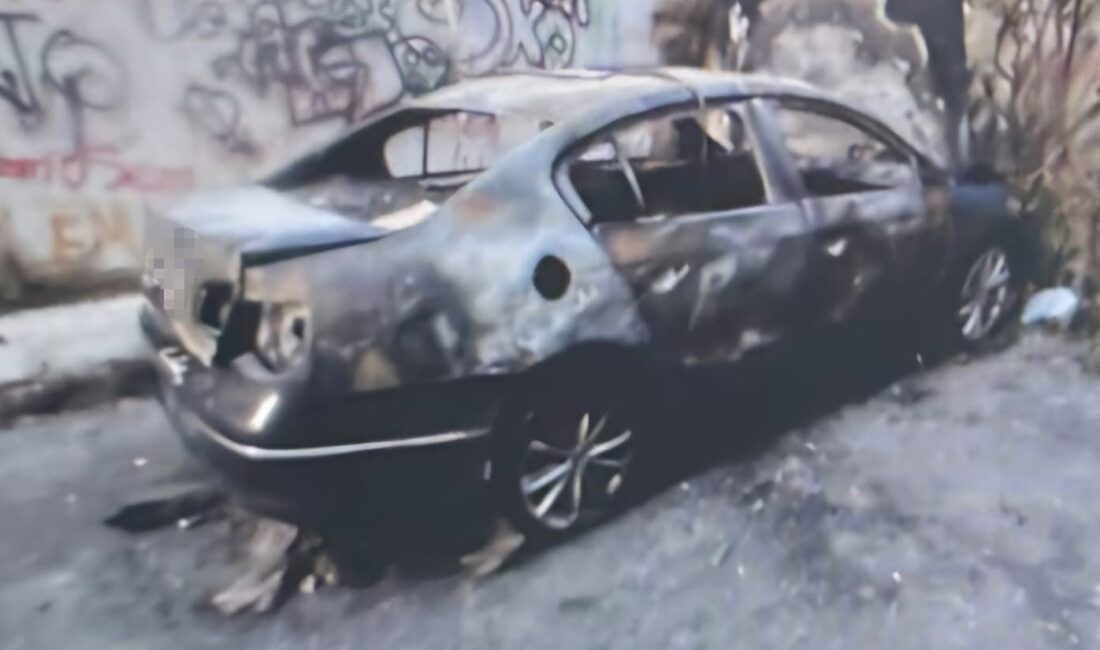 İstanbul Bahçelievler'de kendilerine polis süsü vererek bir evden çelik kasa