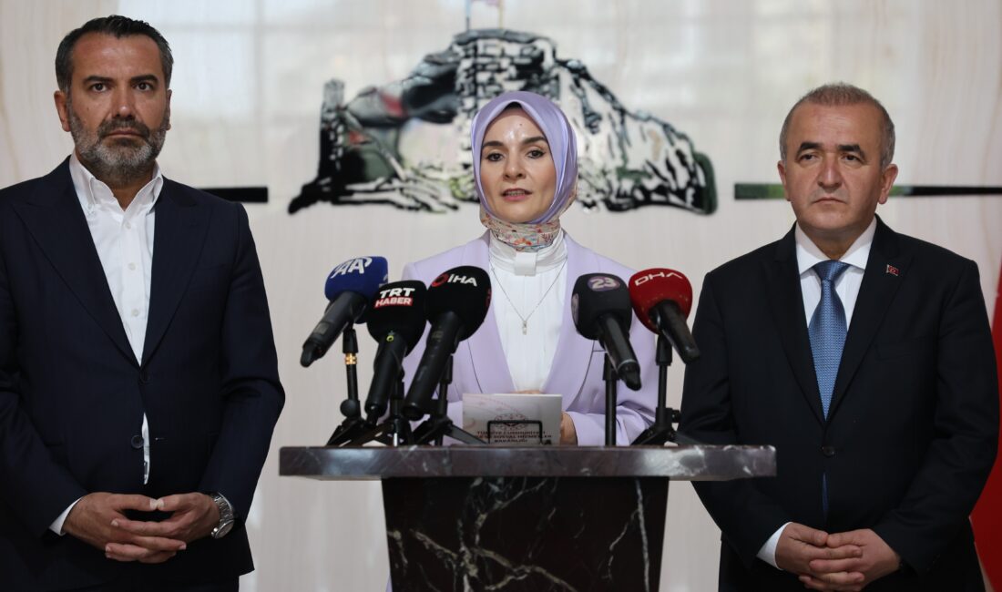 Aile ve Sosyal Hizmetler Bakanı Mahinur Özdemir Göktaş, Elazığ'da yaptığı