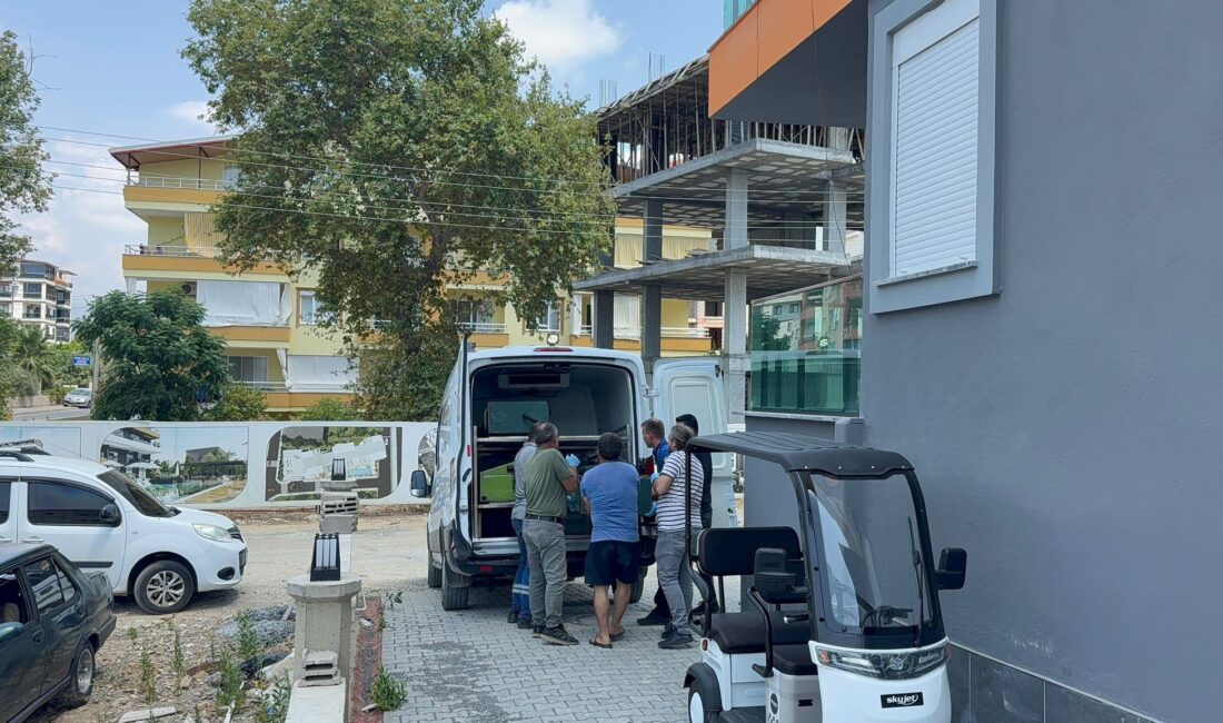 Antalya'nın Gazipaşa ilçesinde yaklaşık bir aydır yalnız yaşayan 62 yaşındaki