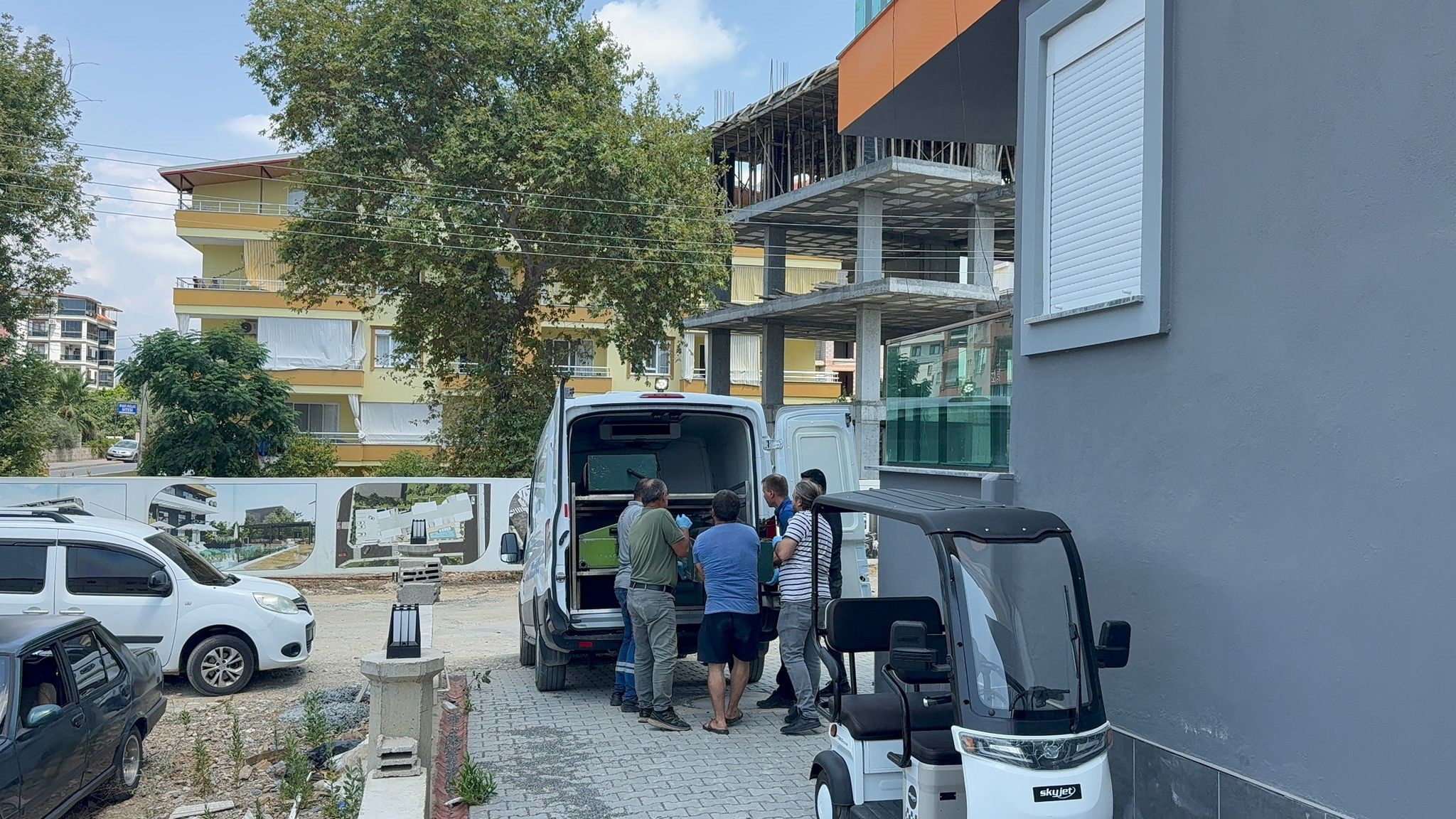 Antalya'nın Gazipaşa ilçesinde yaklaşık bir aydır yalnız yaşayan 62 yaşındaki