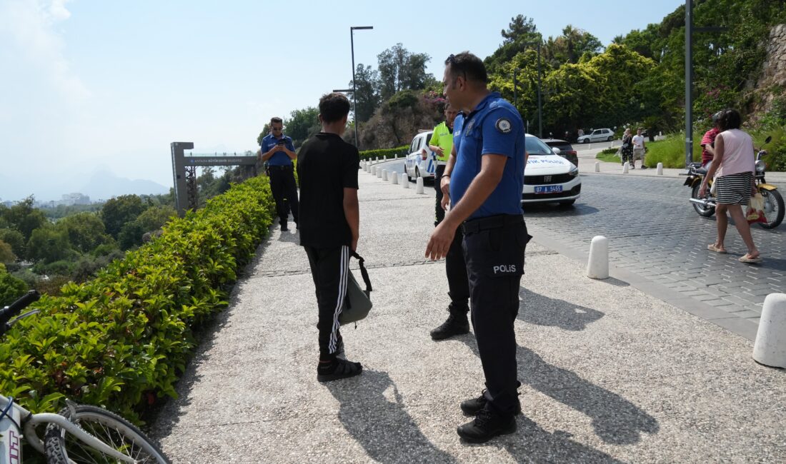 Antalya'da yokuş aşağı bisikletle inen 13 ve 16 yaşlarındaki iki