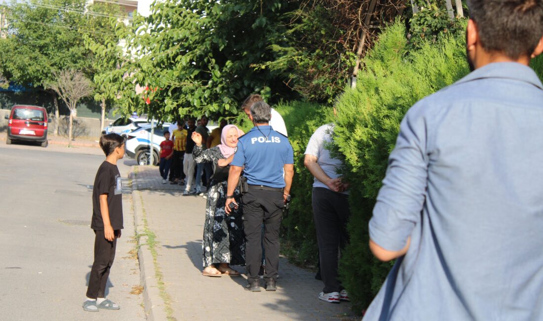  Kayseri'nin Melikgazi ilçesinde bir şahıs, husumetli olduğu kişiyi camide namaz