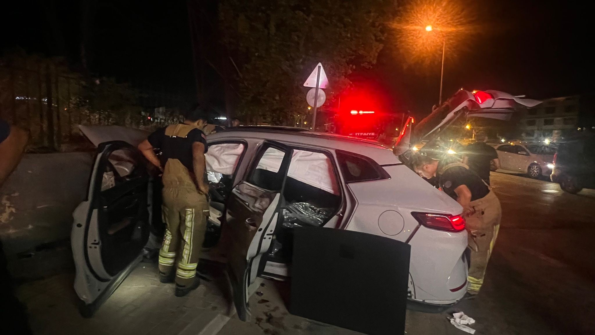 Bursa'nın Yıldırım ilçesinde gece saatlerinde meydana gelen trafik kazasında, aynı