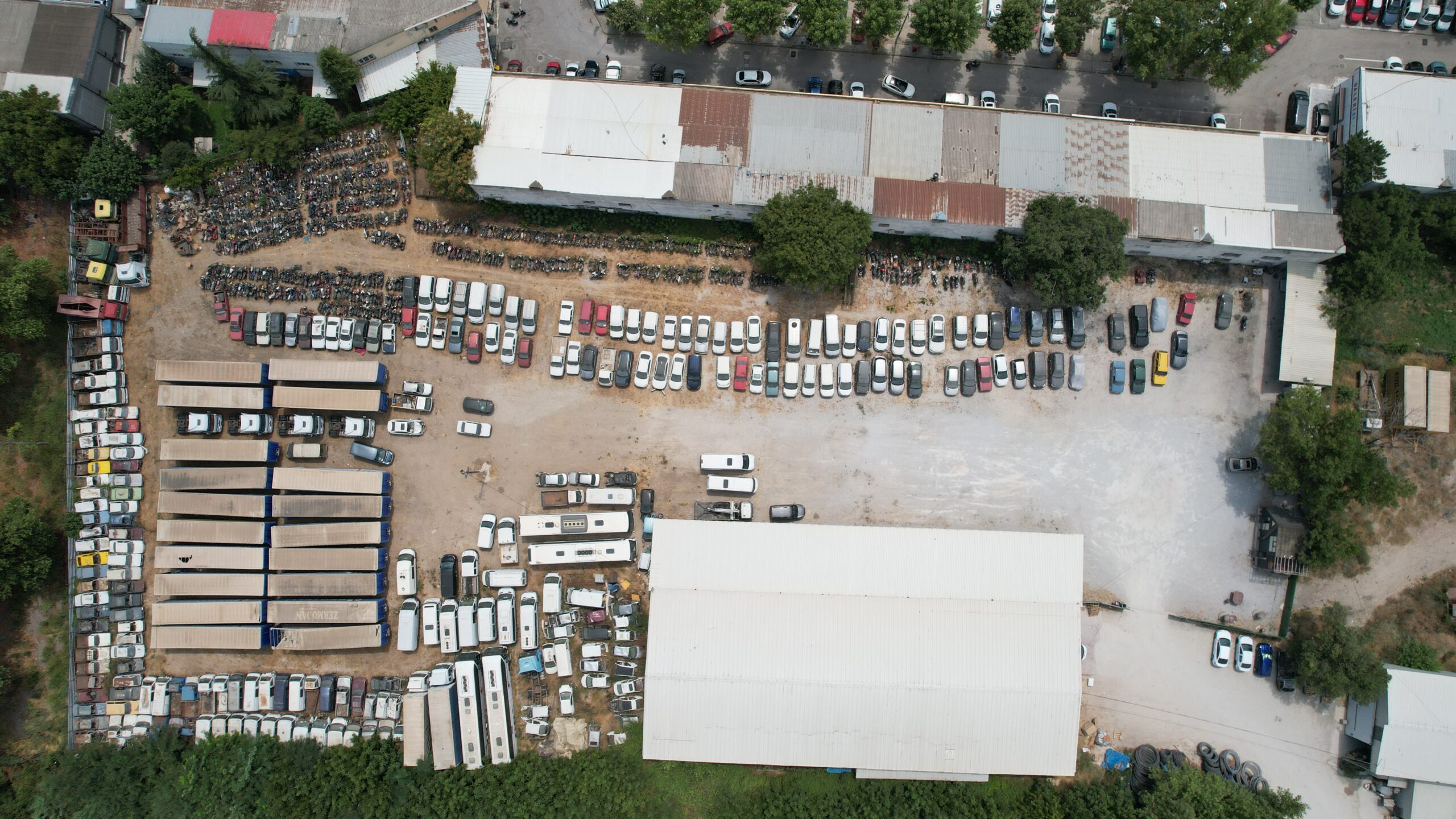 Yıllardır yediemin otoparklarında kaderine terk edilen araçlar için yeni bir