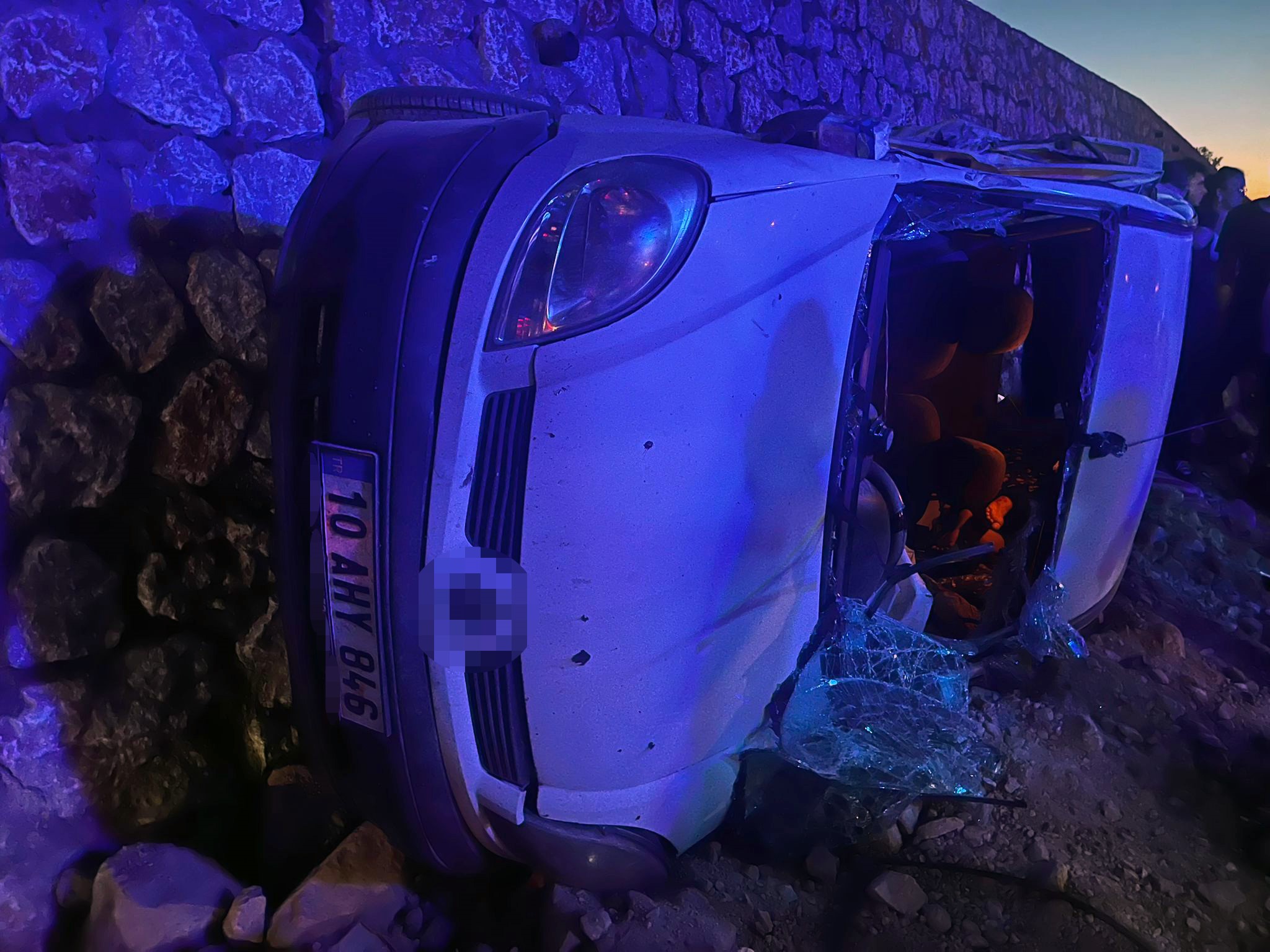 Balıkesir'de 3 araçlı zincirleme kazada 1 kişi hayatını kaybederken, 4