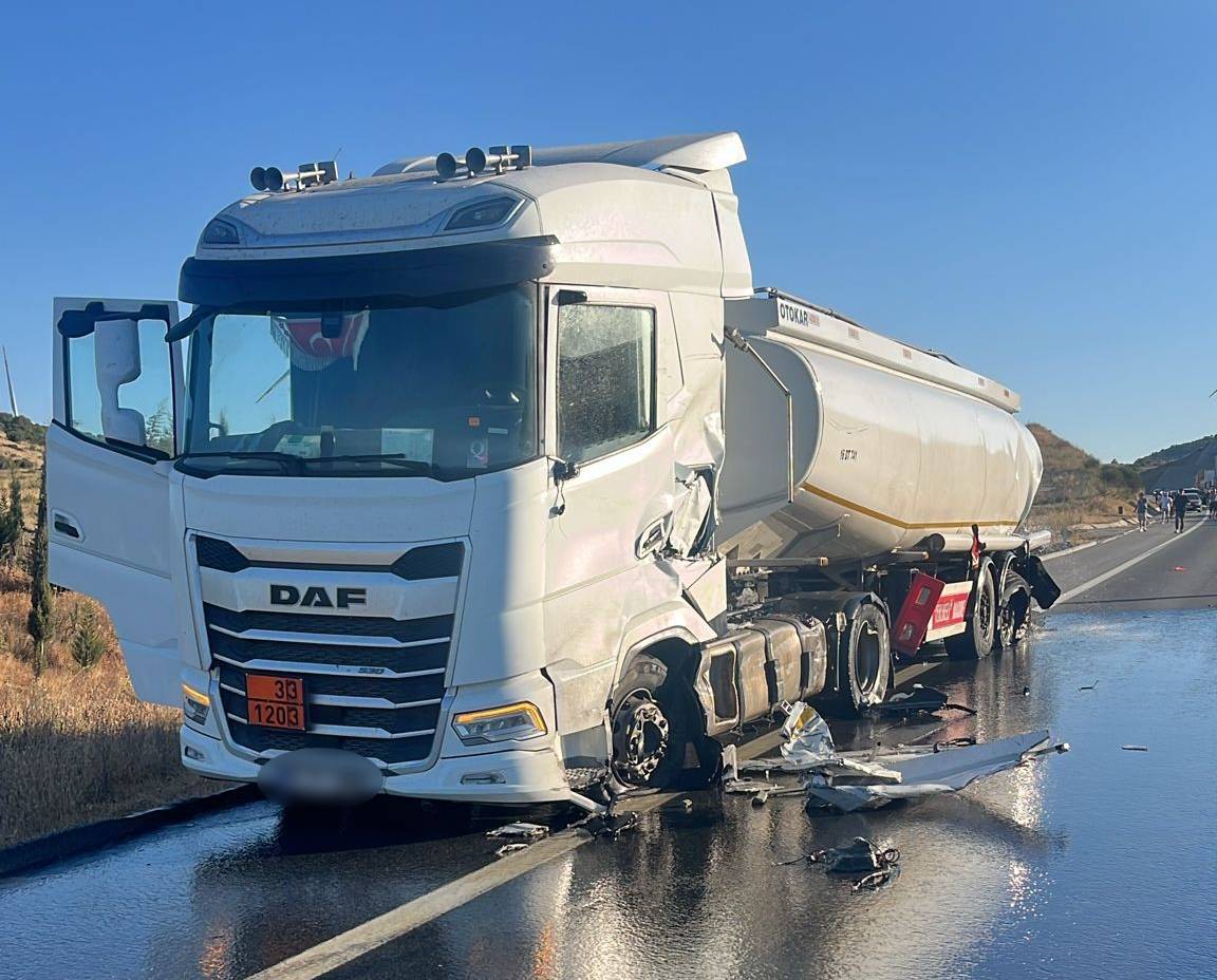 İzmir-İstanbul Otoyolu'nun Balıkesir mevkiinde, beton büz yüklü bir tır ile