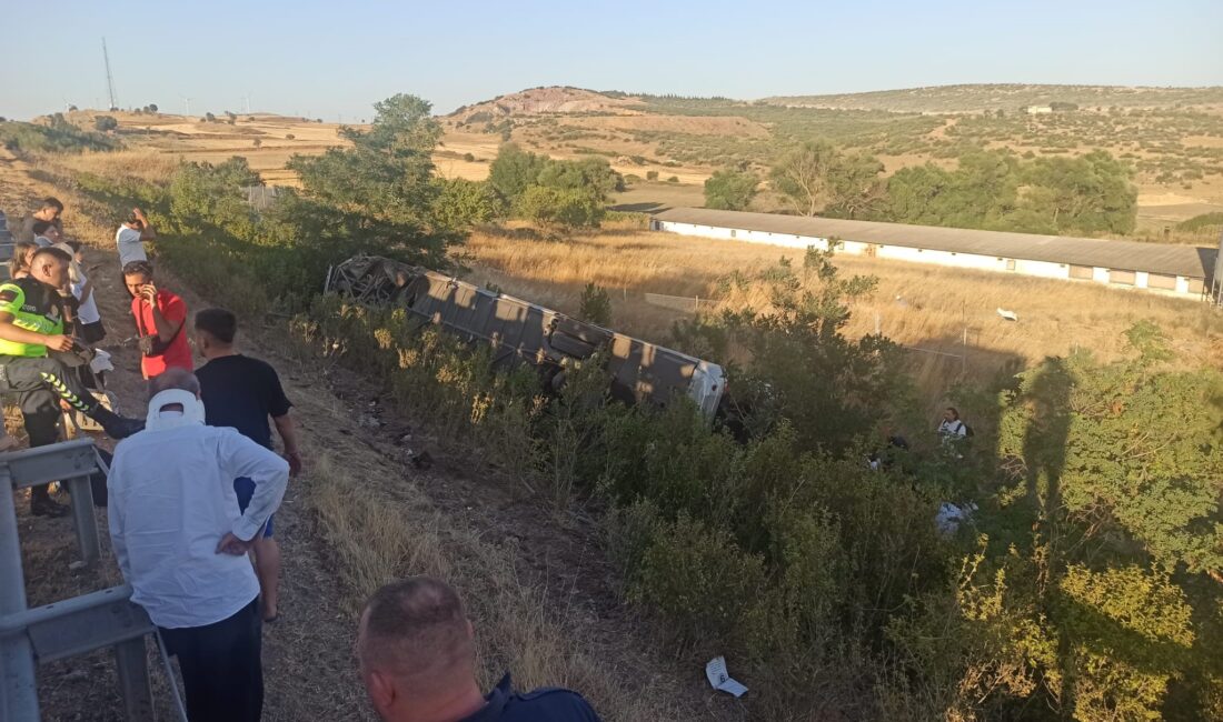 Balıkesir'de, İzmir-İstanbul seferini gerçekleştiren bir yolcu otobüsünün devrilmesi sonucu trafik