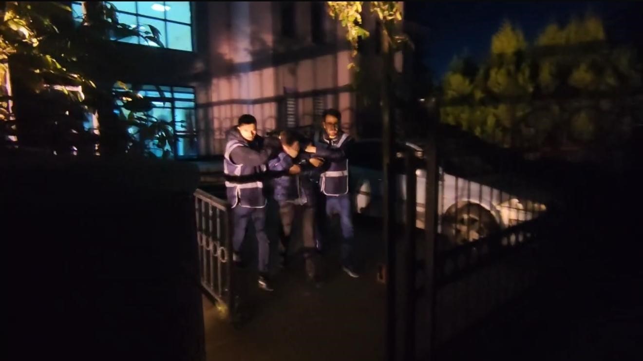 Sakarya'nın Sapanca ilçesinde, bir ailenin kiraladığı bungalovda bulunan gizli kamerayla