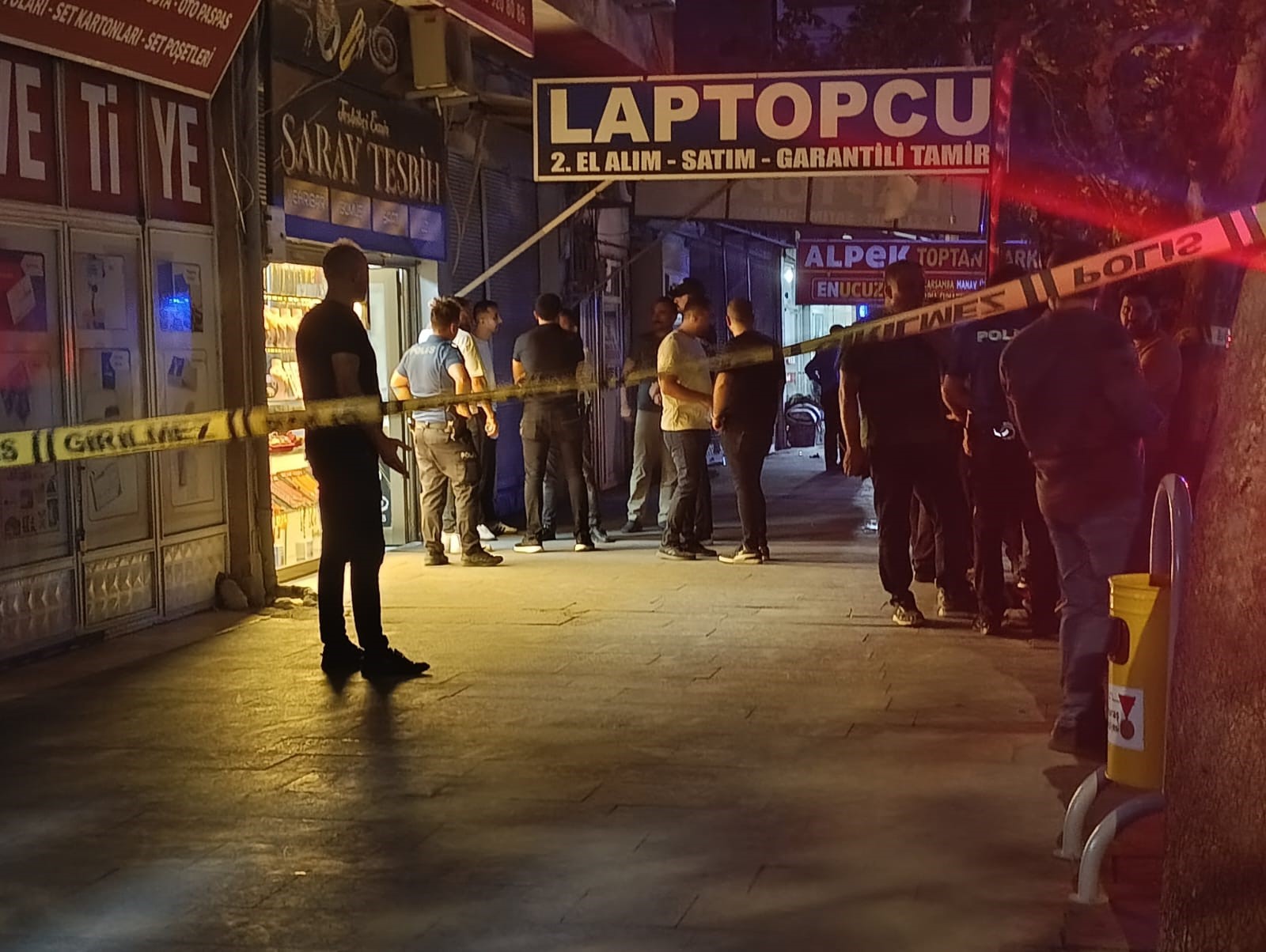  Kahramanmaraş’ta bir şahıs, yemek yediği sırada tartıştığı karısını başından tabanca