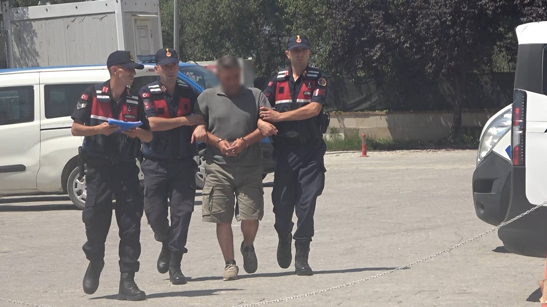 Yalova'da miras anlaşmazlığı yaşadığı kardeşini pompalı tüfekle vurarak öldüren şahıs