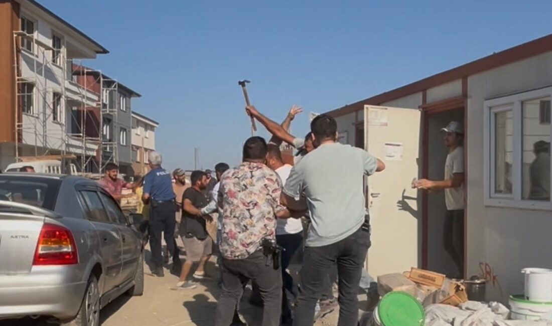 Tekirdağ'ın Çorlu ilçesinde, bir aracın park edilmesiyle başlayan sözlü tartışma,