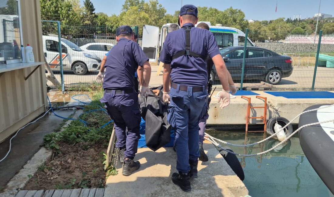 Tekirdağ'ın Süleymanpaşa ilçesi sahilinde, vatandaşların ihbarı üzerine denizden bir erkek