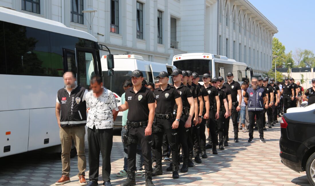 Kocaeli'nin İzmit ilçesinde husumetli iki aile arasında çıkan ve 2’si