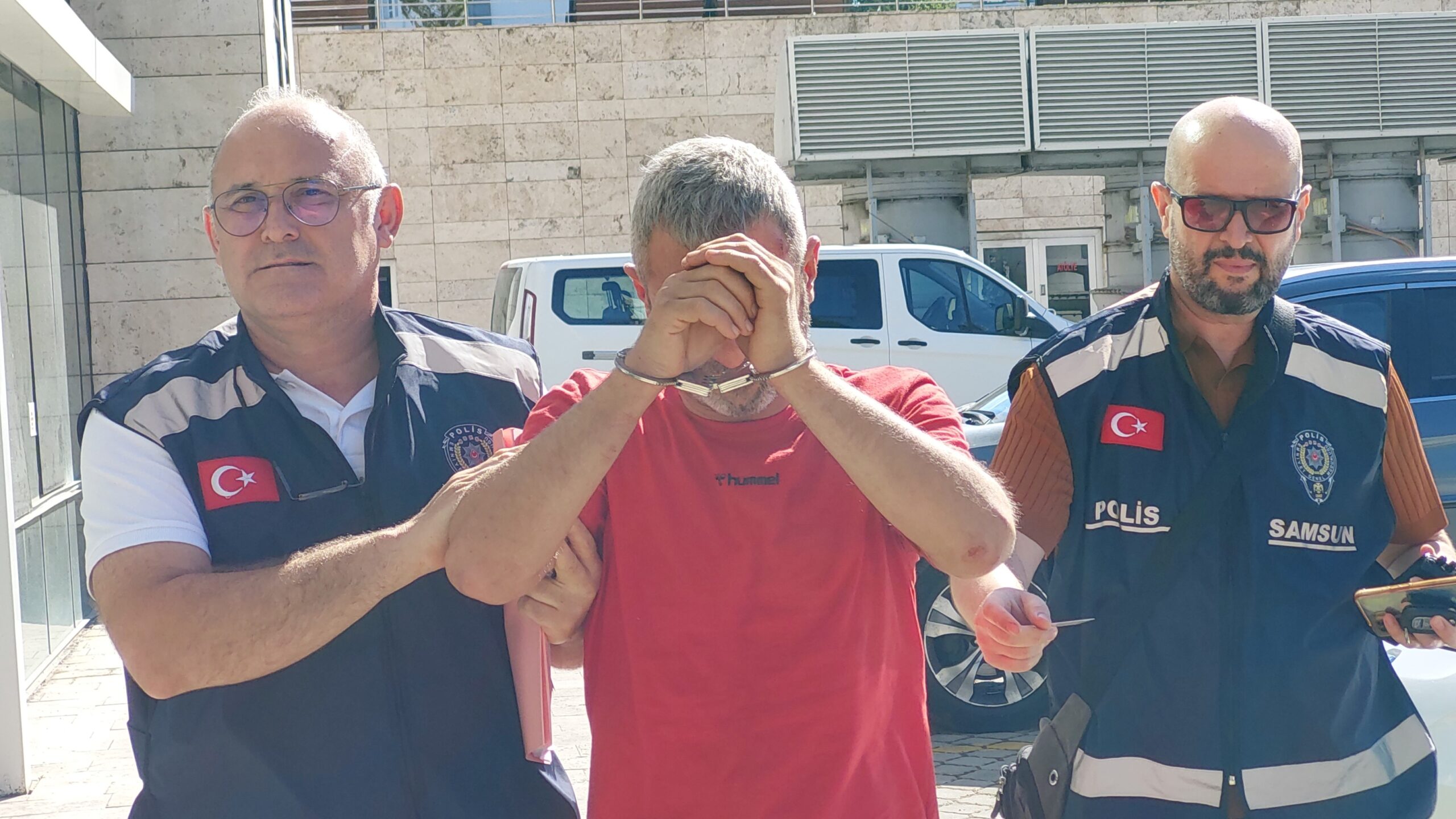Samsun'da meydana gelen üzücü olayda, E.K. isimli şahıs, eşi ve