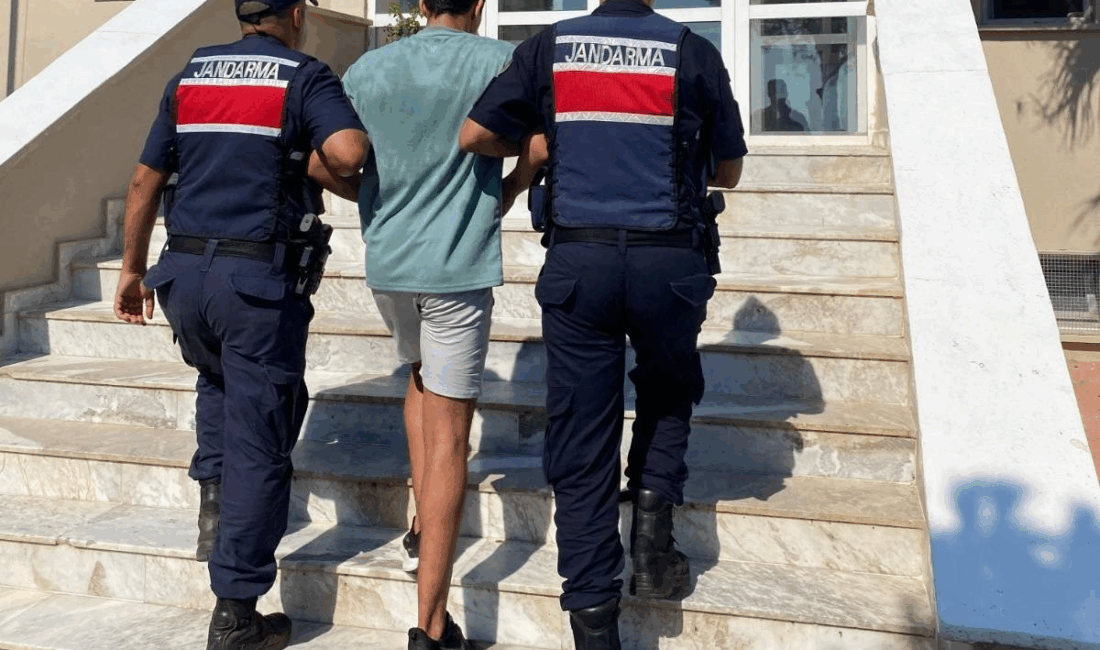 Aydın'ın Kuşadası ilçesinde, yasa dışı yollarla Yunanistan'ın Sisam Adası'na yüzerek