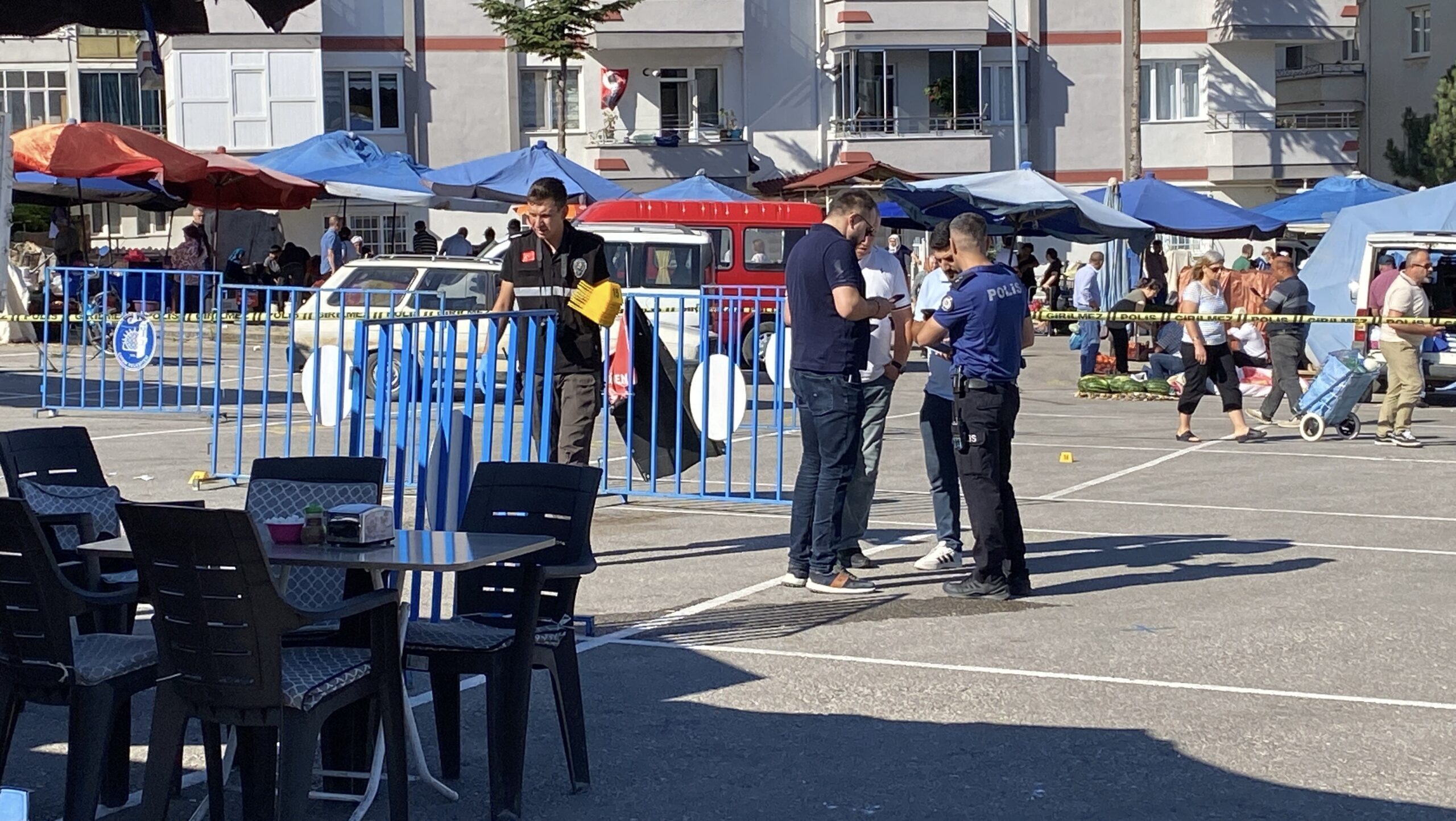 Çorum'da bulunan bir semt pazarında, iki esnaf arasında başlayan yer