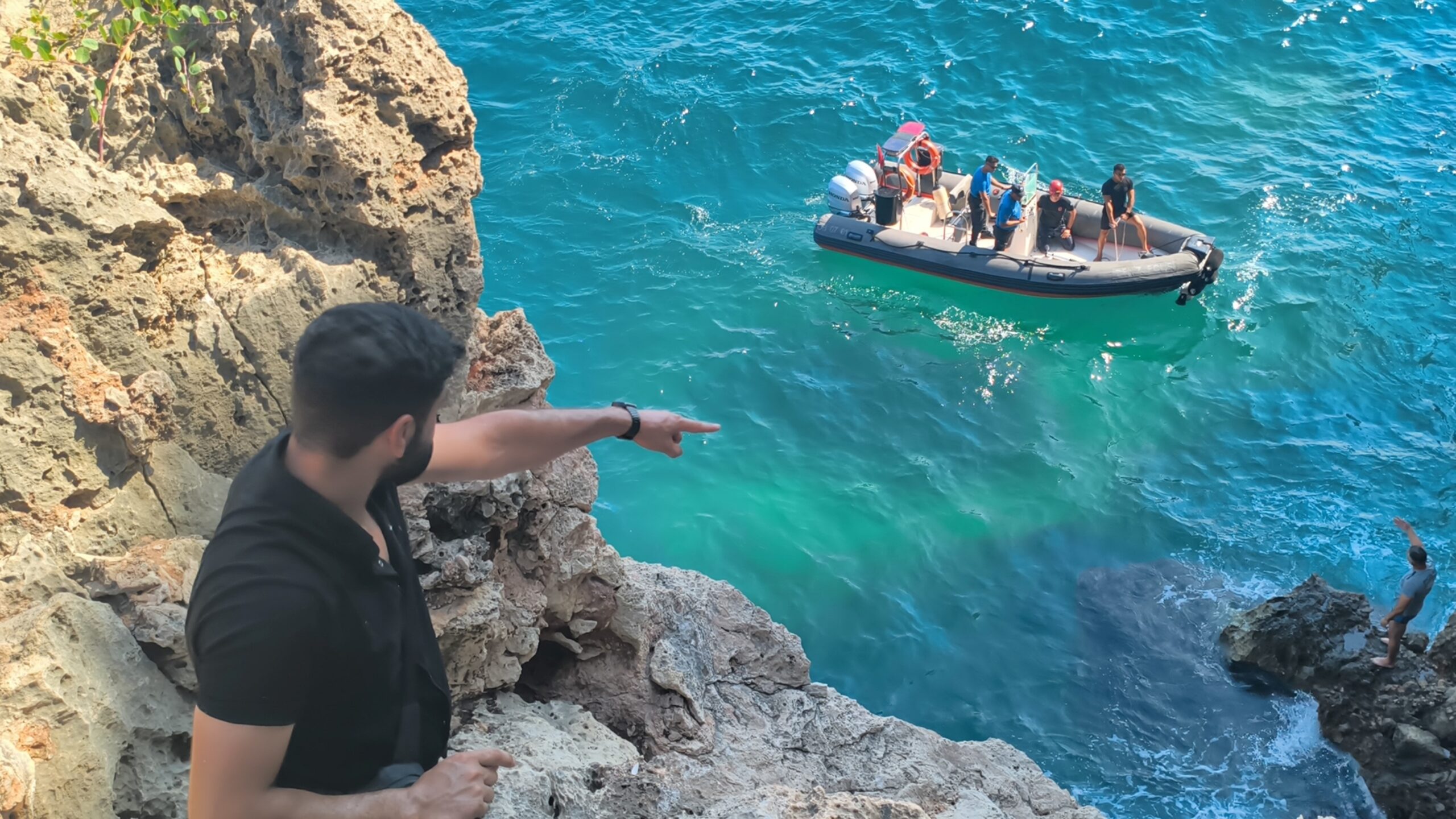 Antalya'da eşiyle yaşadığı sorunlar nedeniyle falezlerden yaşamına son vermek isteyen