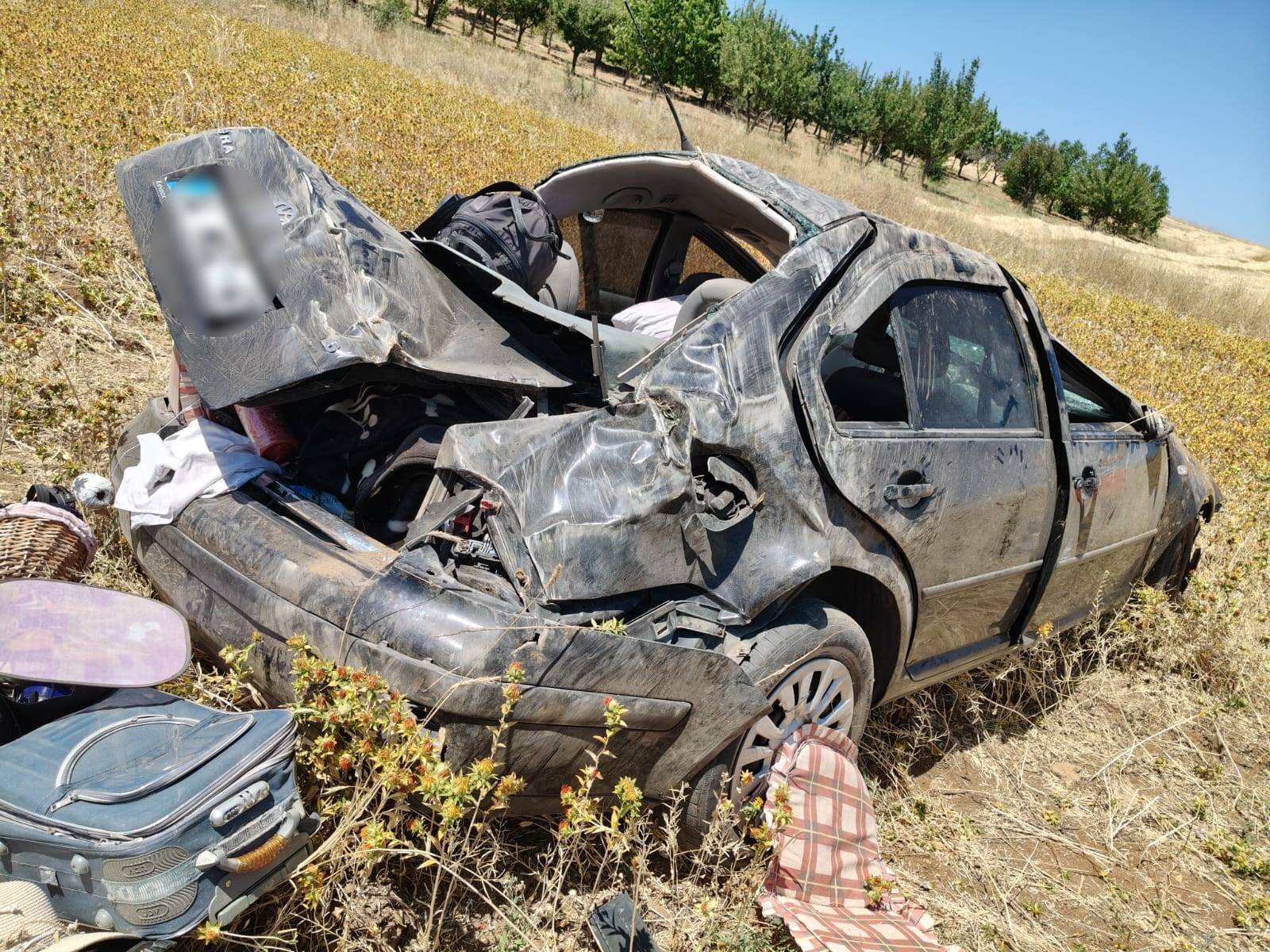 Konya'da, sürücüsünün direksiyon hakimiyetini kaybettiği otomobilin tarlaya devrilmesi sonucu meydana
