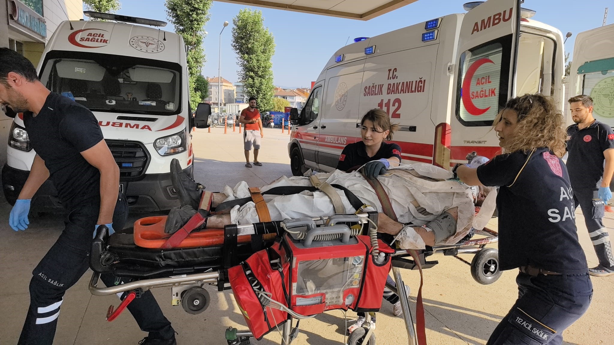 Bursa'nın İnegöl ilçesinde, kullanılmayan bir fabrikanın çatısında söküm yaparken yaklaşık