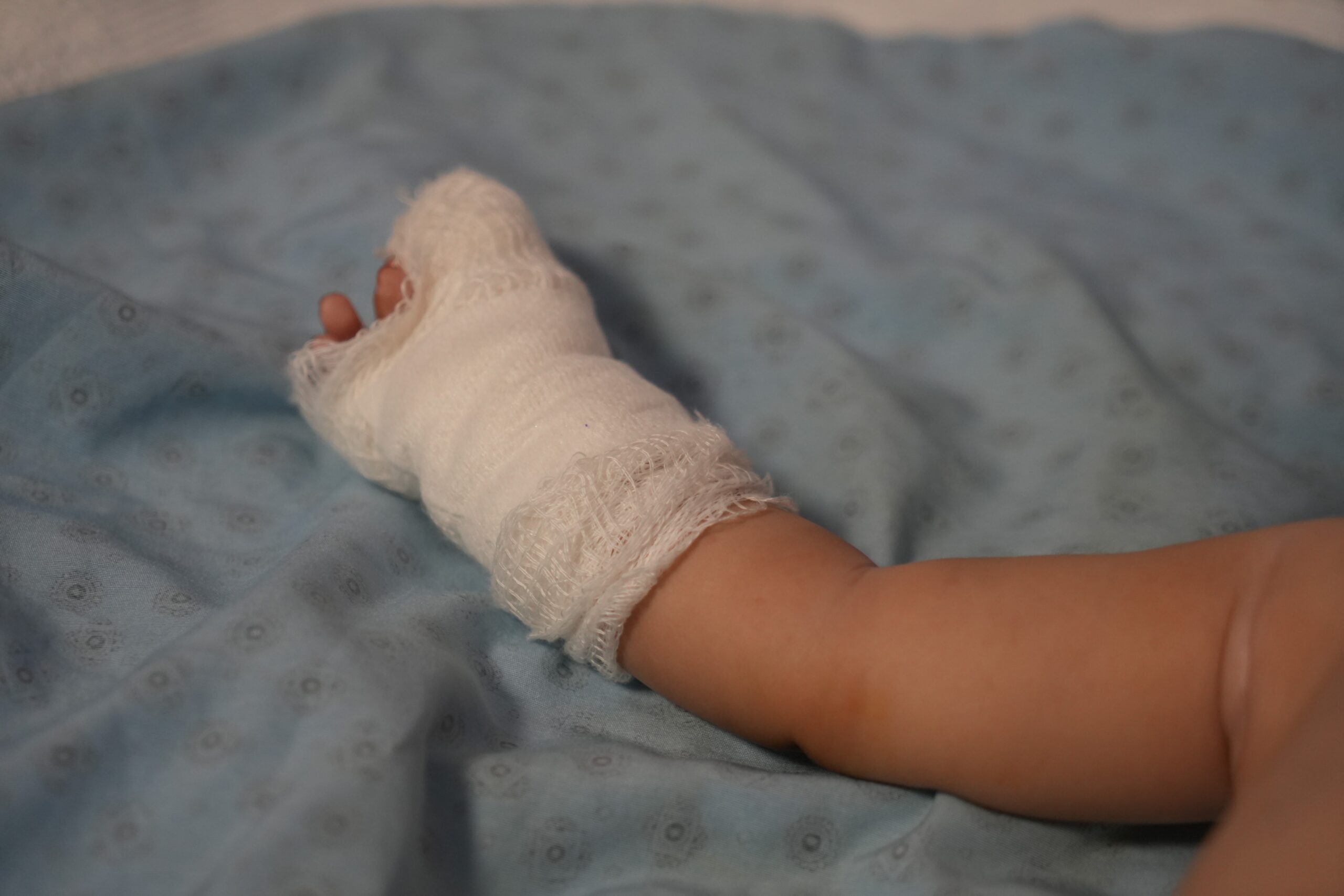 Adıyaman'ın Kahta ilçesindeki devlet hastanesinde, serum tedavisi sona eren 3