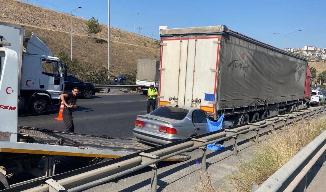 İzmir çevre yolunda meydana gelen elim bir trafik kazasında, otomobilin