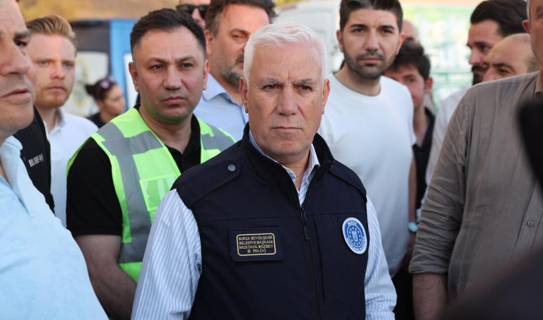 Bursa'nın Orhaneli ve Harmancık ilçelerinde devam eden ve rüzgarın etkisiyle