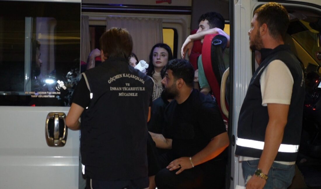 Edirne'de, göçmen kaçakçılığıyla mücadele kapsamında bir adrese düzenlenen operasyonda 27