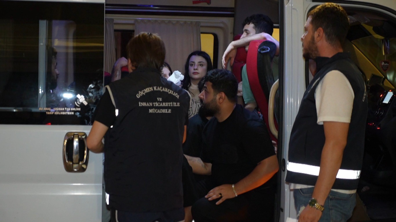 Edirne'de, göçmen kaçakçılığıyla mücadele kapsamında bir adrese düzenlenen operasyonda 27