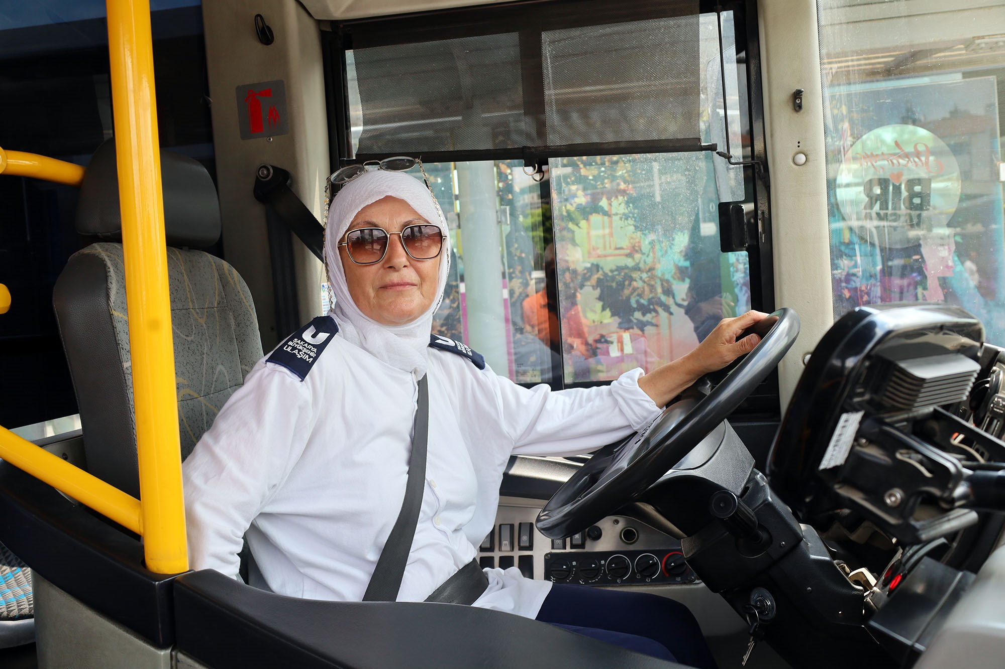 Sakarya Büyükşehir Belediyesi, ulaşım filosuna 4 yeni kadın otobüs şoförü