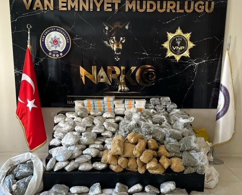 Van Emniyet Müdürlüğü Narkotik Suçlarla Mücadele Şubesi ekipleri, uyuşturucu ticaretine