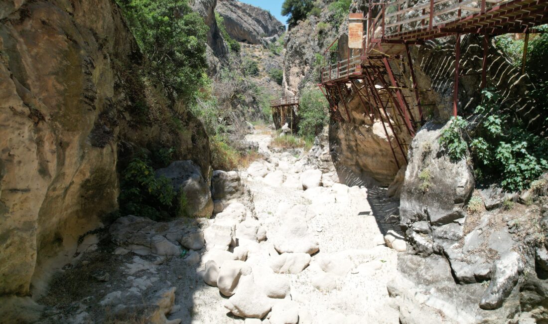 Ege Bölgesi’nin yaşam kaynağı Büyük Menderes Nehri, kuraklık ve plansız