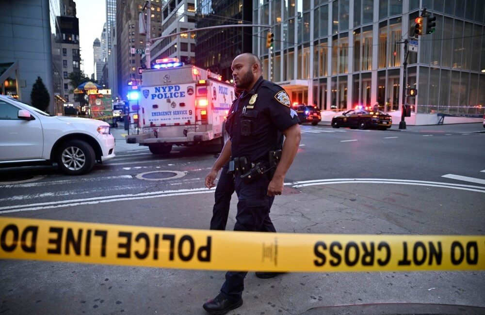 New York'ta bir polis memuru dahil dört kişinin yaşamını yitirdiği