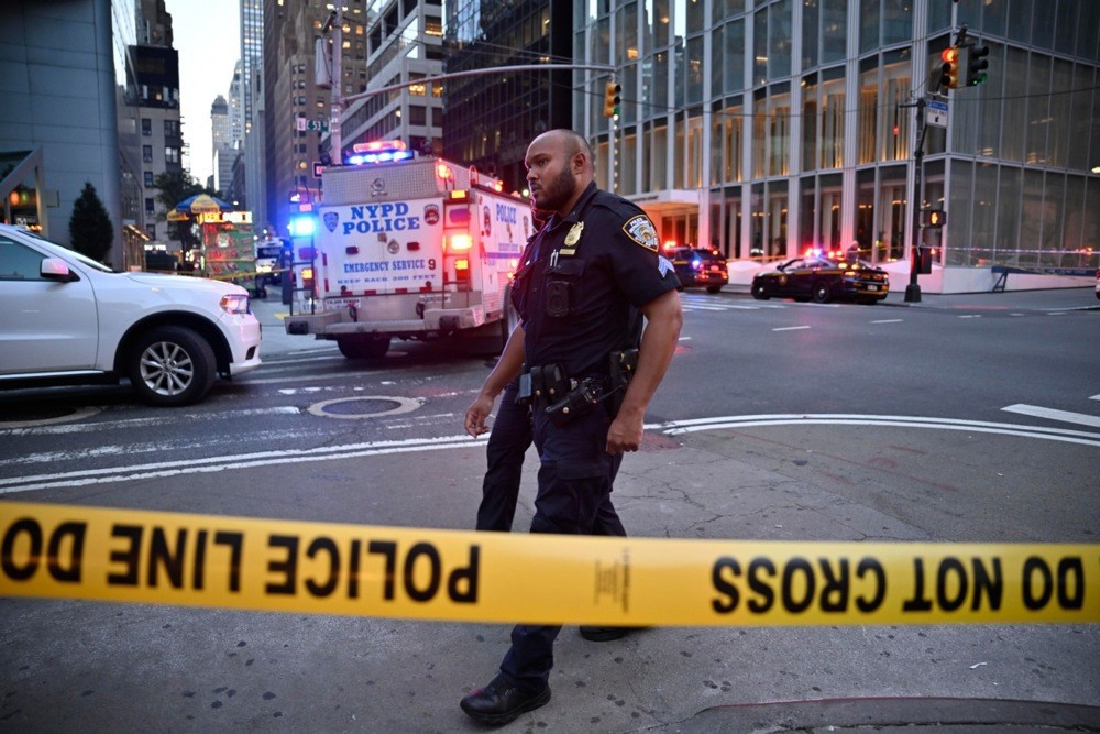 New York'ta bir polis memuru dahil dört kişinin yaşamını yitirdiği