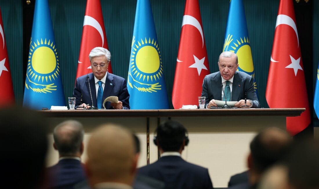 Ankara'da Kazakistan Cumhurbaşkanı Kasım Cömert Tokayev ile bir araya gelen
